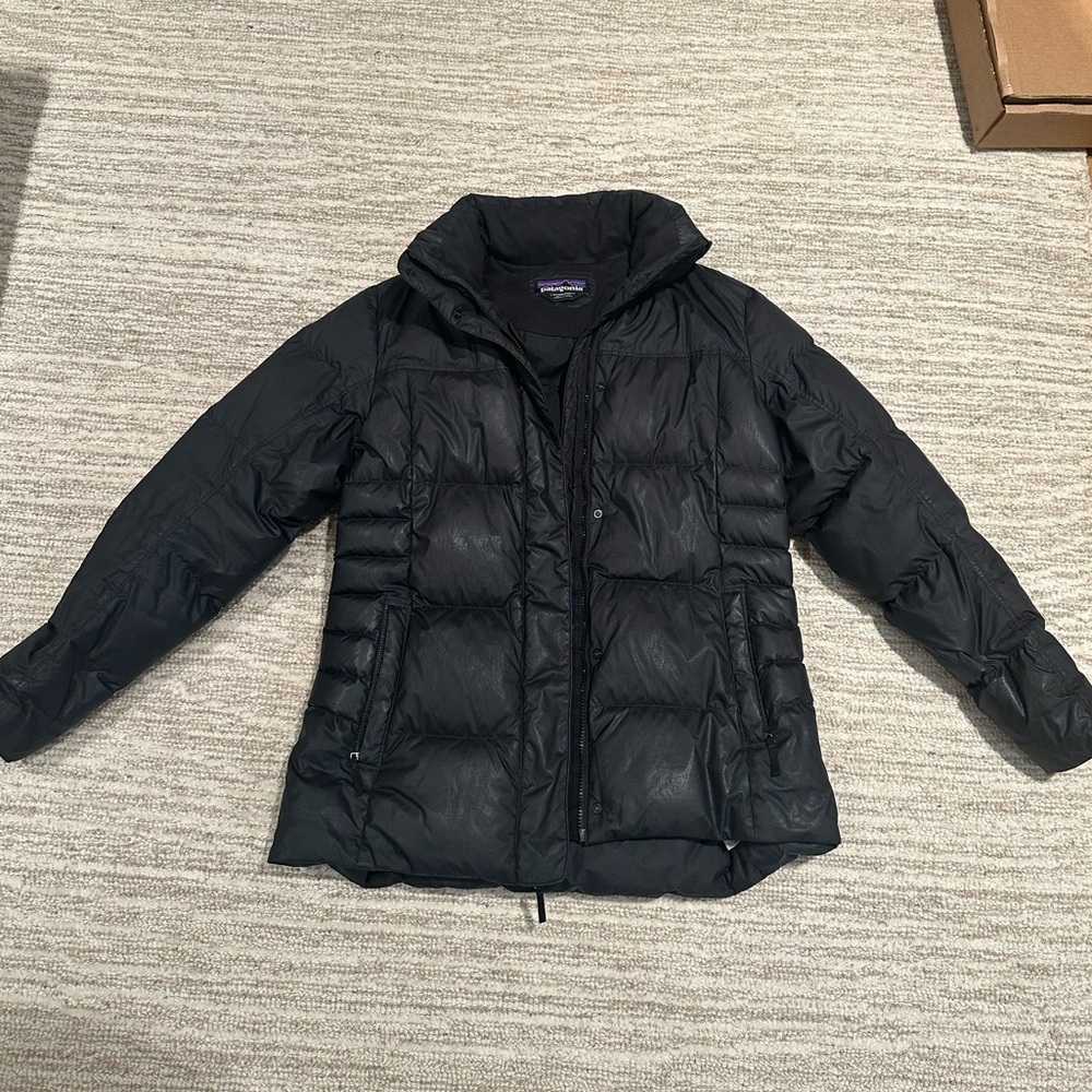 Patagonia women’s “down with it” 600-fill down jacket. size large in black.